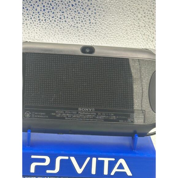 ps vita 1000 w/charger - Picture 6 of 8